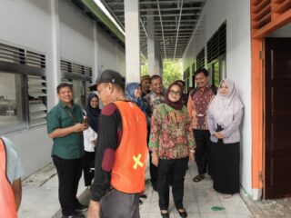 Ela Siti Nuryamah Meninjau Lokasi Persiapan Pembangunan SR