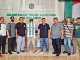 Kejari Pesawaran Tangkap Buronan Korupsi BUMDES, Keluarga Ikut Menghalangi!