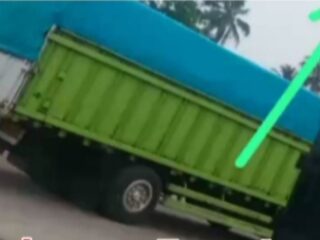 Mobil Fuso Louhan Tengki Modifikasi Ngecor BBM Subsidi di SPBU 24.353.56 Pemangilan , Pertamina  Harus Tegas !!!