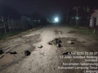 Warga Sidodadi Protes Terhadap PT SJAK dan Pemkab Lamtim Jalannya Rusak dan Berlubang