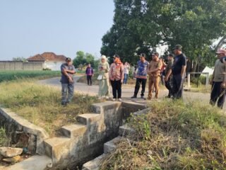 Bupati Ela Tinjau Kondisi D.i Way Kawat Terbanggi Marga