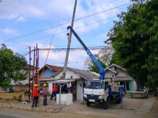 Tiang Listrik Ganggu Warung Dipindahkan, Warga Sukadana Apresiasi Respons Cepat PLN