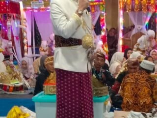 Cangget Mepadun di Rajabasa Lama, Sekda Lamtim Dorong Generasi Muda Jaga Warisan Adat Lampung